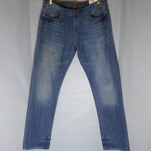 NWT Mens Guess Jeans Medium Wash Size 33 X 33
